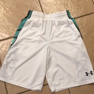 Under Armour select basketball shorts size M
